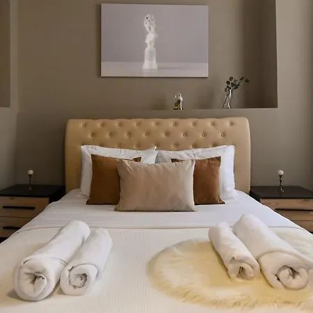 Discover Comfort: Charming & Spacious In The Old Town Daire *