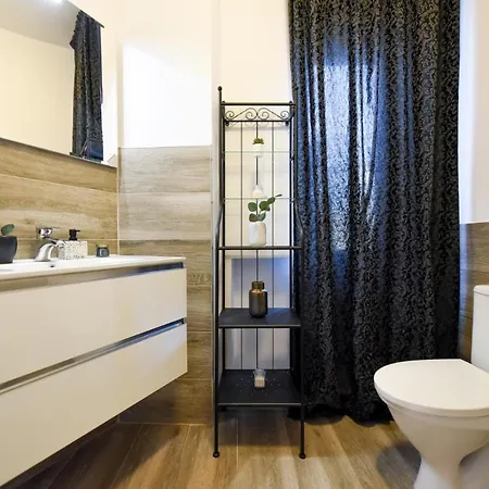 Lejlighed Discover Comfort: Charming & Spacious In The Old Town *