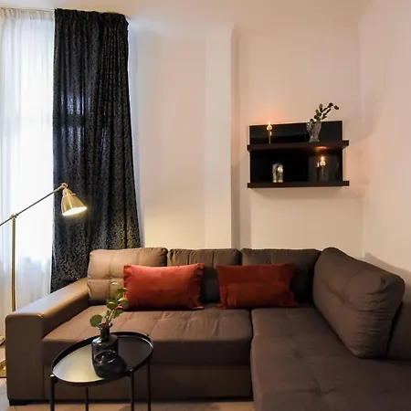 Discover Comfort: Charming & Spacious In The Old Town *