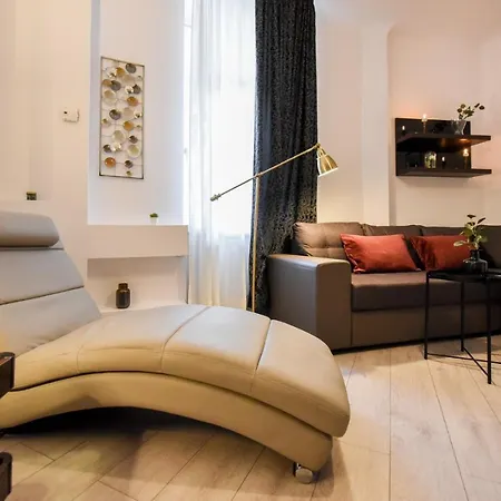 Discover Comfort: Charming & Spacious In The Old Town Daire Bükreş