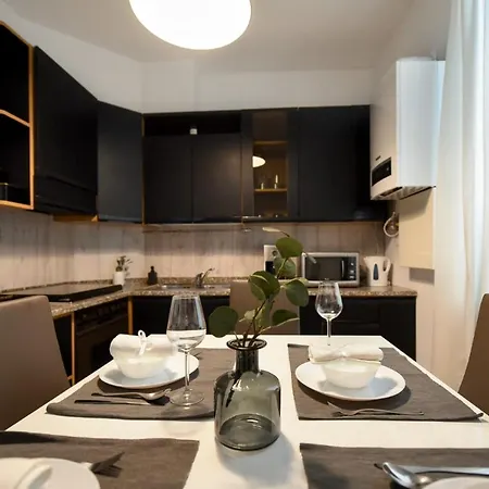 Apartment Discover Comfort: Charming & Spacious In The Old Town Bucharest