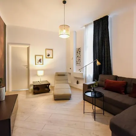 Discover Comfort: Charming & Spacious In The Old Town *