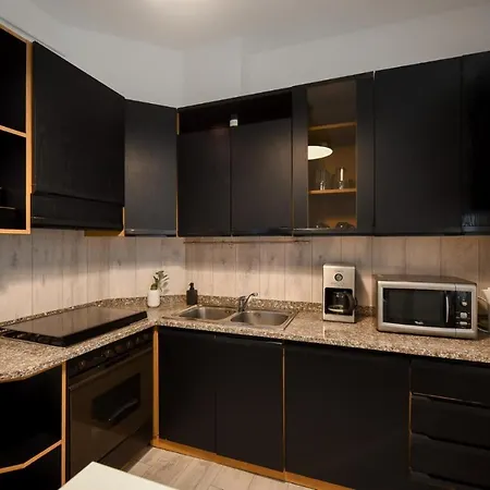 Discover Comfort: Charming & Spacious In The Old Town *