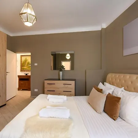 Discover Comfort: Charming & Spacious In The Old Town * Bükreş