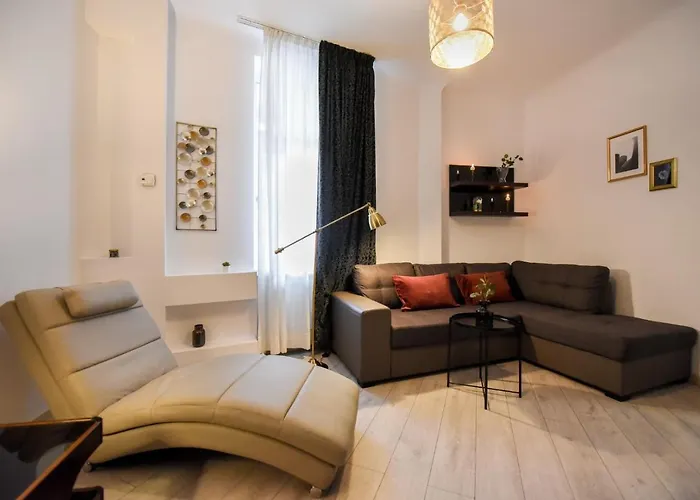 Discover Comfort: Charming & Spacious In The Old Town *