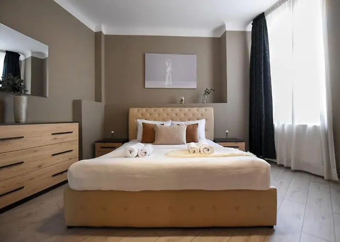 Discover Comfort: Charming & Spacious In The Old Town Daire *