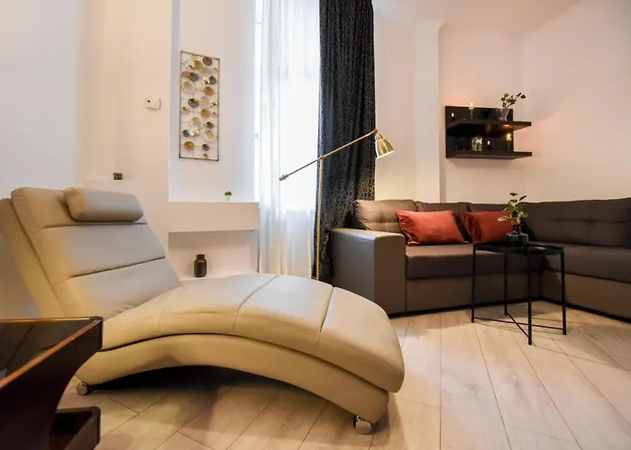 Discover Comfort: Charming & Spacious In The Old Town Daire Bükreş