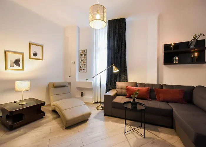 Discover Comfort: Charming & Spacious In The Old Town Daire