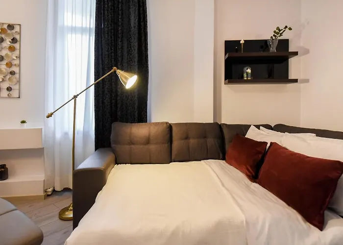 Apartman Discover Comfort: Charming & Spacious In The Old Town *
