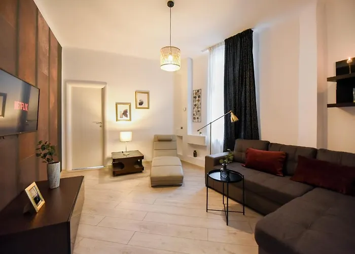 Discover Comfort: Charming & Spacious In The Old Town *
