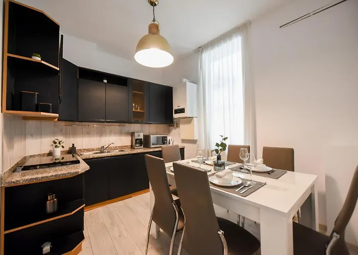 Discover Comfort: Charming & Spacious In The Old Town * Bükreş