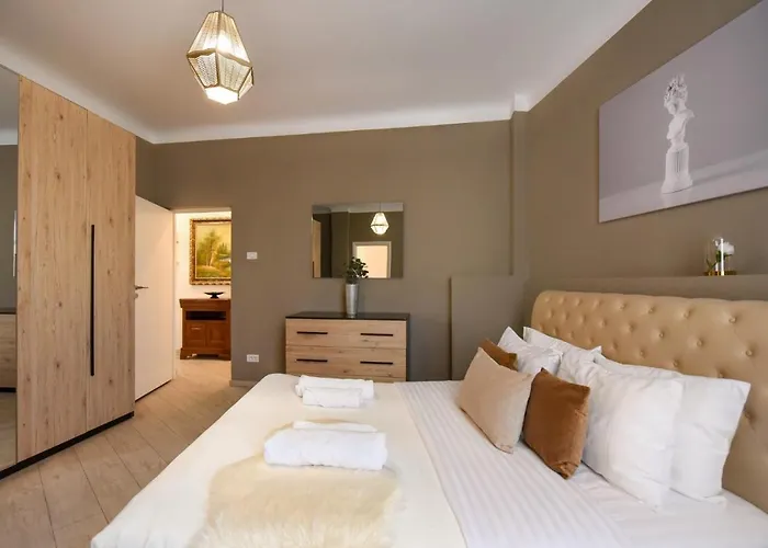Discover Comfort: Charming & Spacious In The Old Town * Bükreş