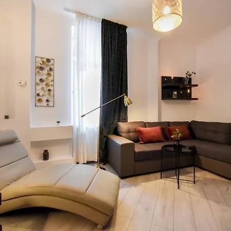 Discover Comfort: Charming & Spacious In The Old Town *